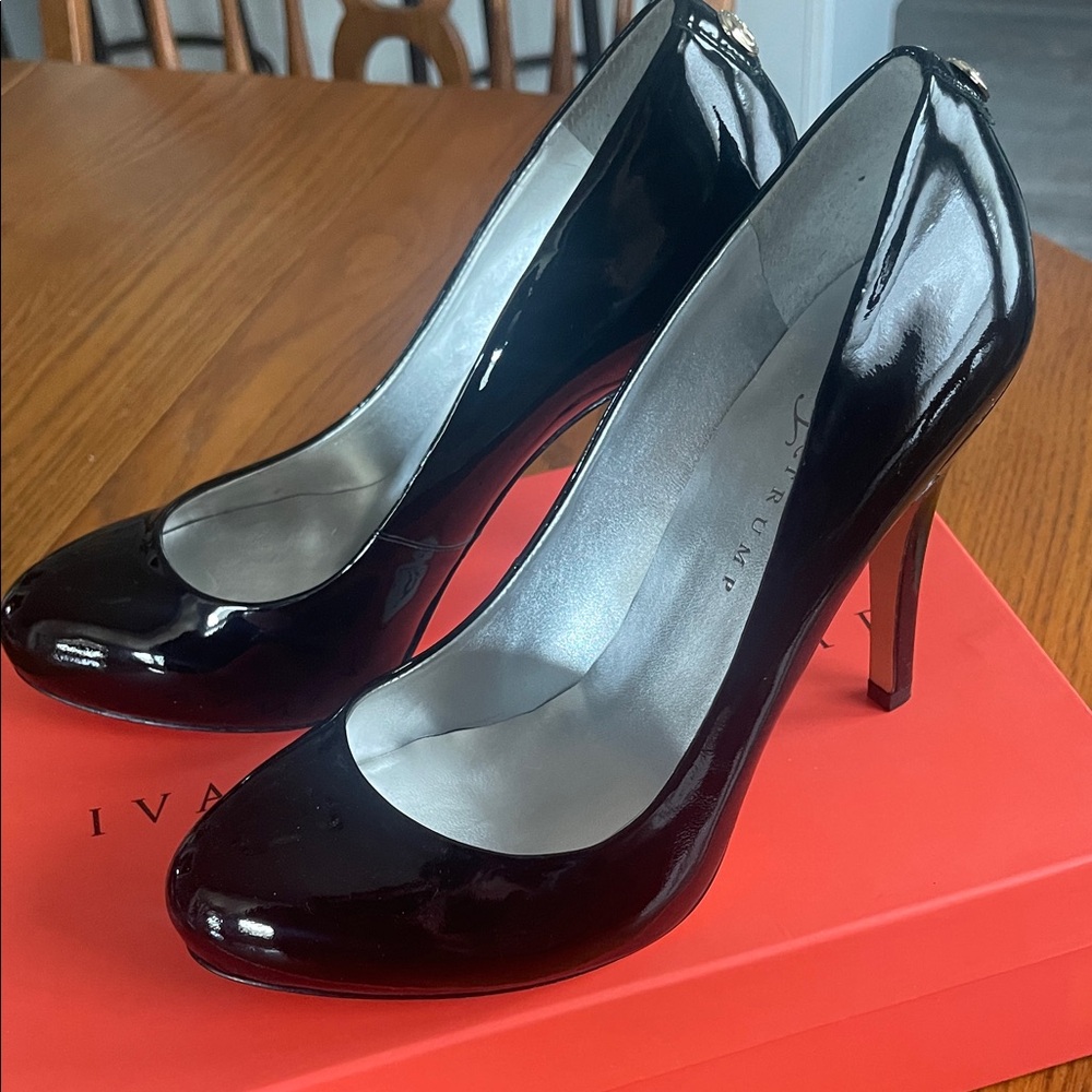 Ivanka Trump black heels